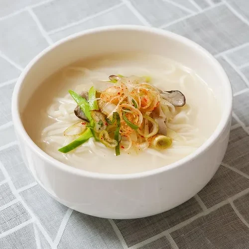 黄生家刀切面餐厅页的汤面照片；仅展示外观，不推定当日份量与价格。