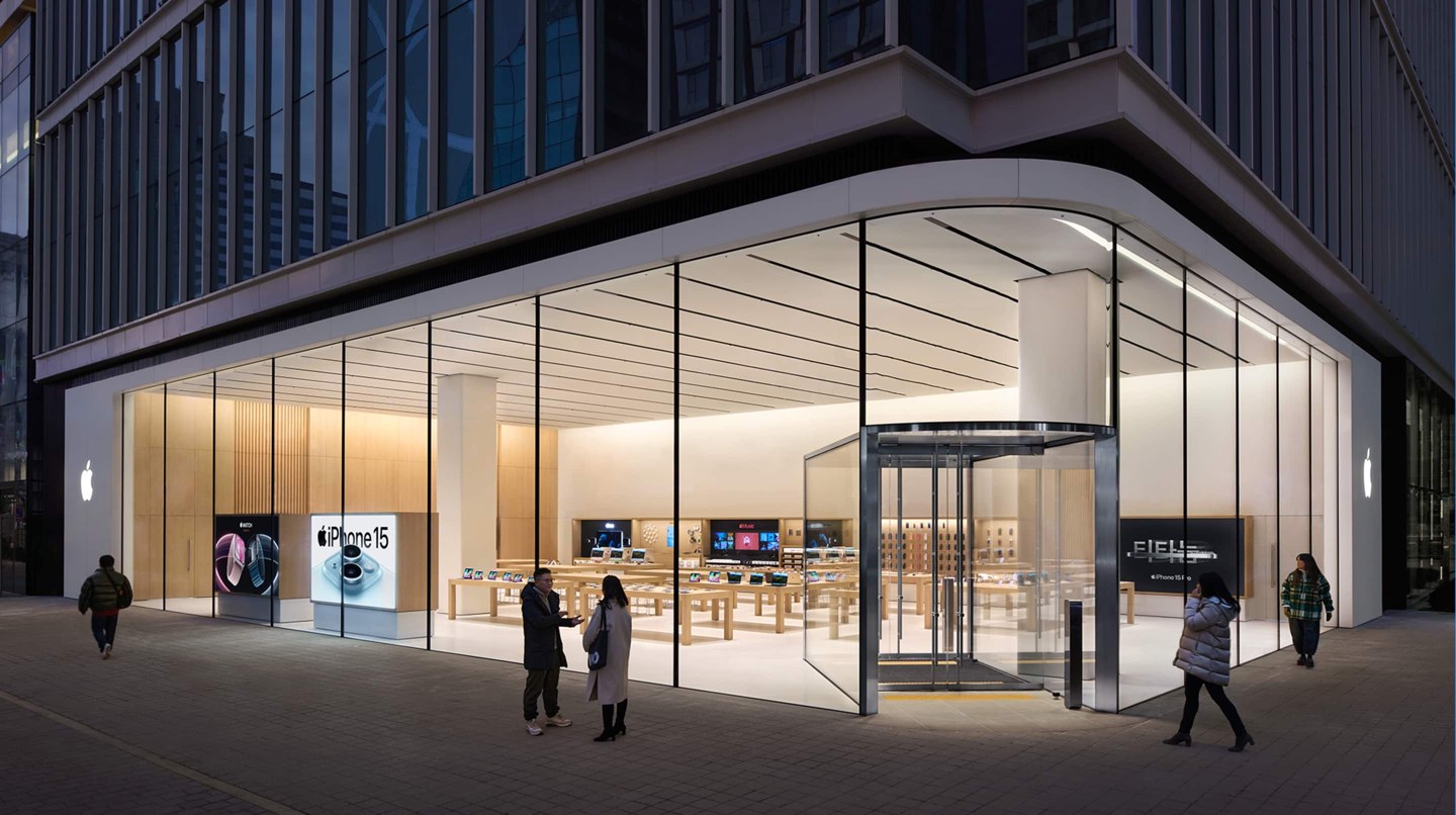 Apple弘大官方门店外观实拍，用于识别门头；不是到访日实时街景。