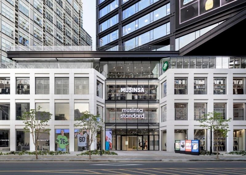 首尔旅游局门店页实景图一，原图标注Musinsa Mega store Seongsu_Detail_01；陈列以到访当日为准。