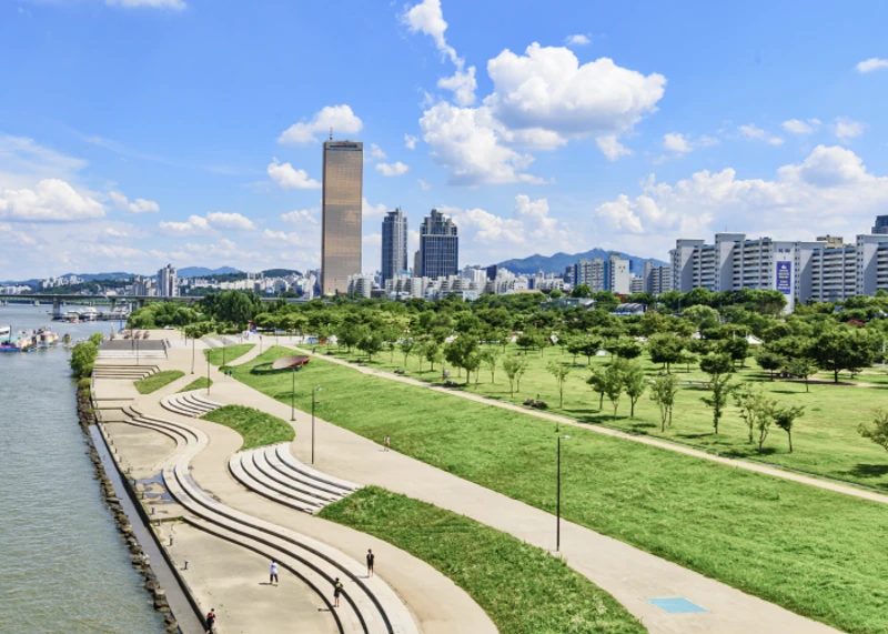 汝矣岛汉江公园，旅游局配图；非旅行日花期、天气或活动保证。