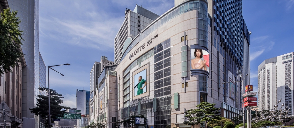 乐天百货明洞本店主楼实景，非蚕室乐天世界商场。