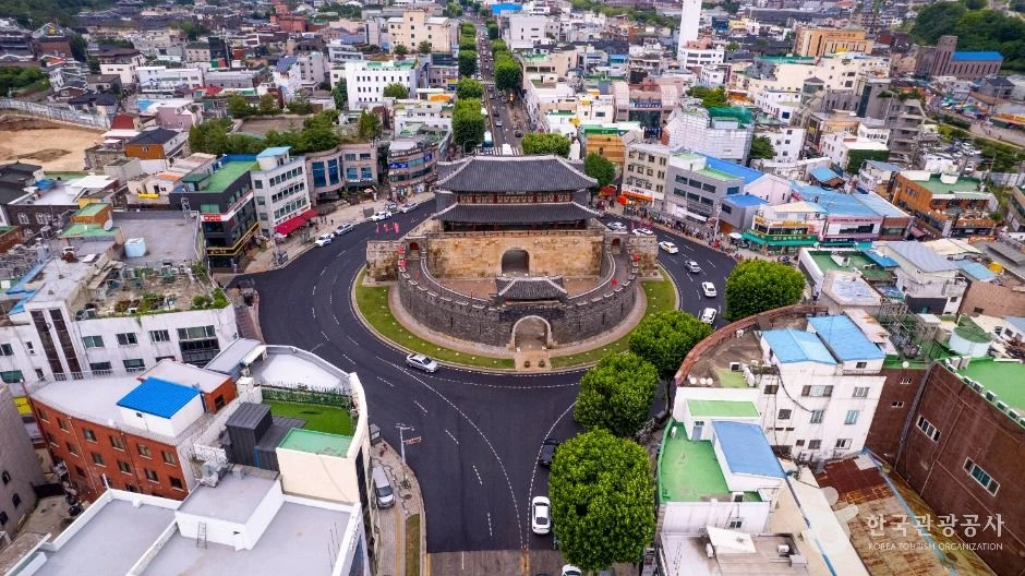 水原华城韩国旅游发展局配图；非十月文化节当天场地或人流保证。